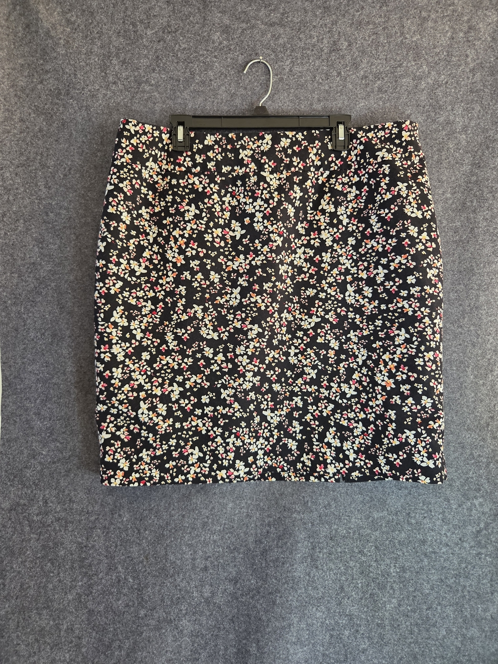 Liz Claiborne Black Floral Pencil Skirt Size 18 W